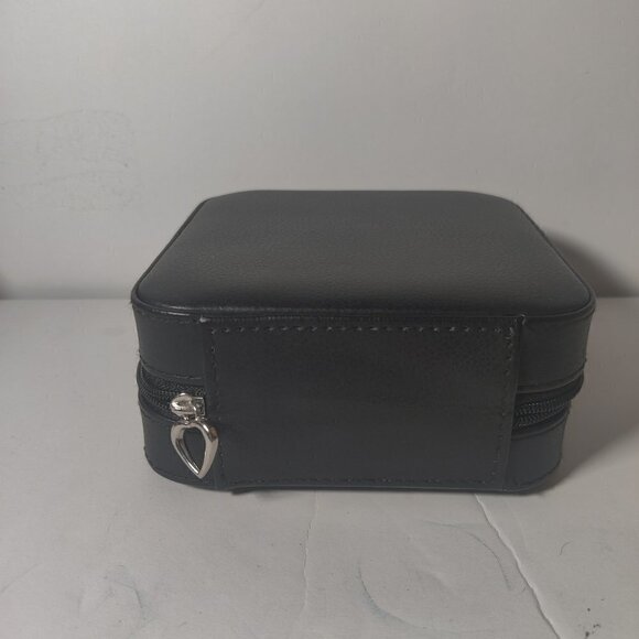 Jewelry Travel case, mirrored compartment for cash & jewelry by Mele and Co Dana - Picture 2 of 6